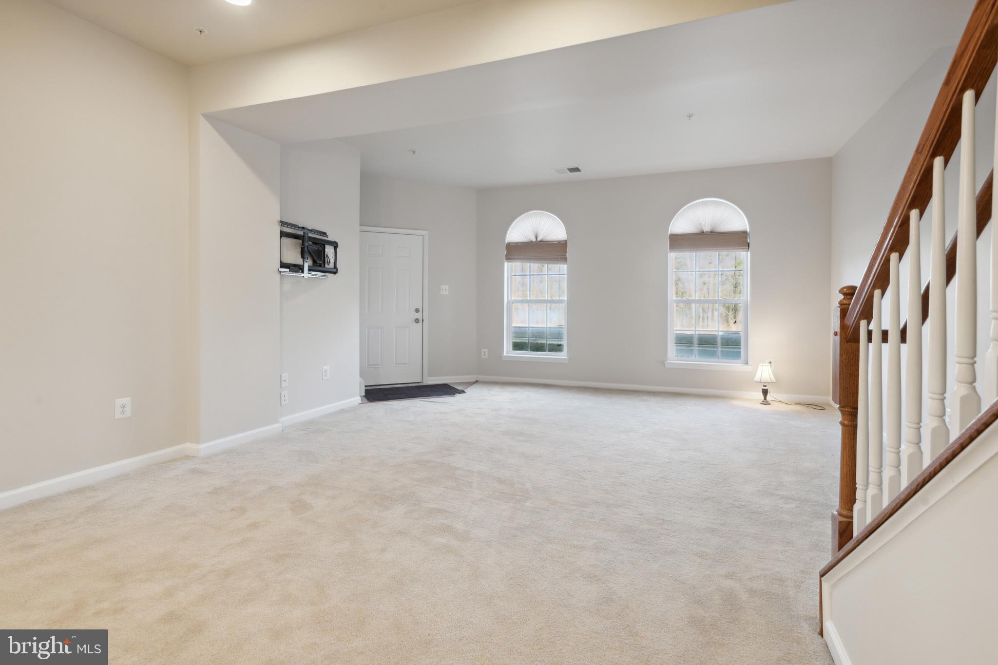 TOWN CENTER COMMONS - Residential Lease