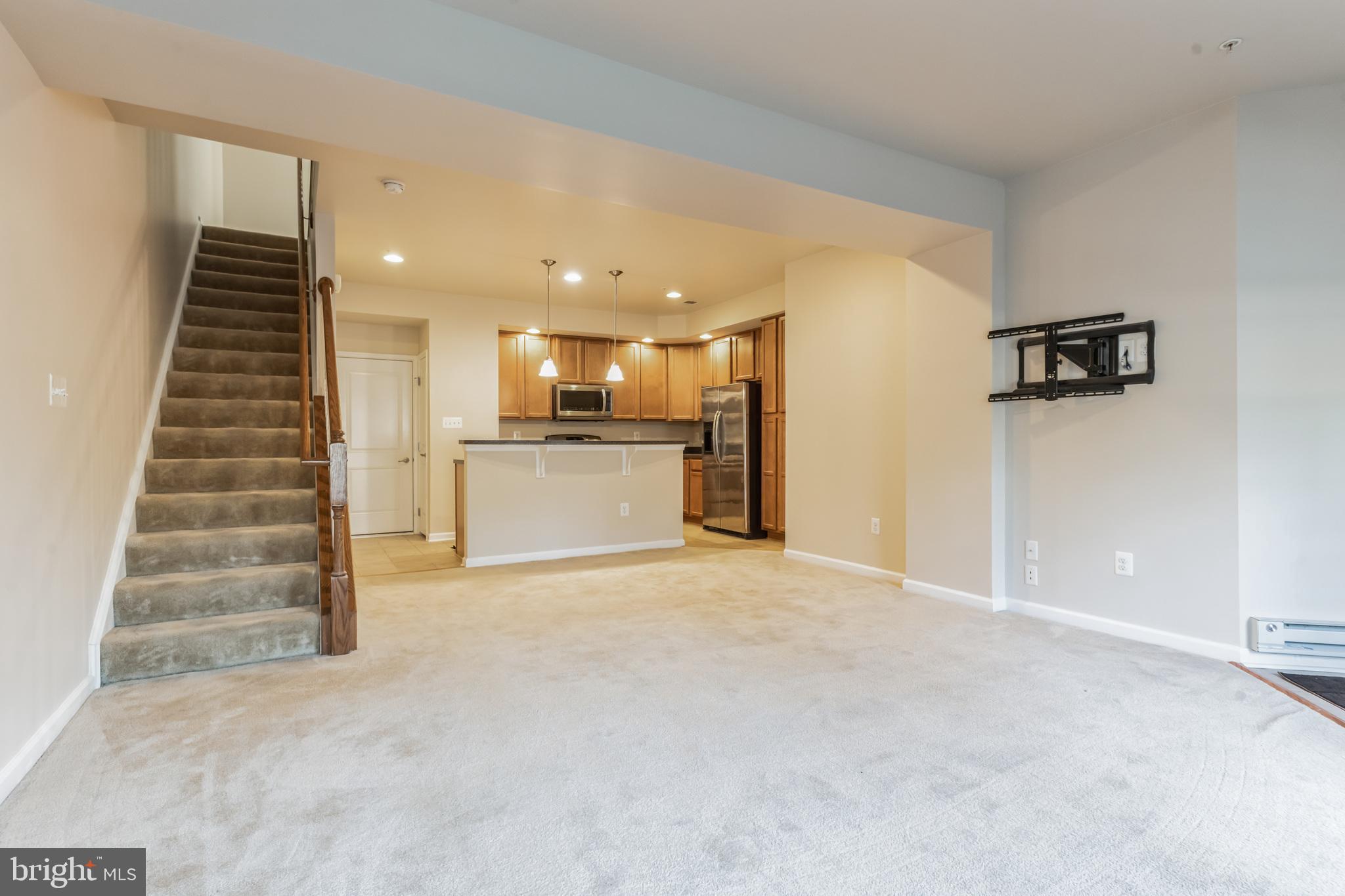 TOWN CENTER COMMONS - Residential Lease