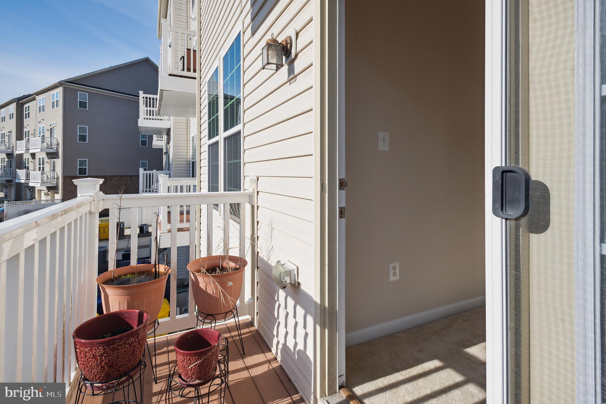 TOWN CENTER COMMONS - Residential Lease