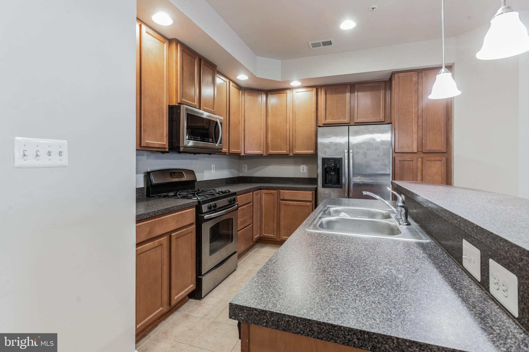 TOWN CENTER COMMONS - Residential Lease