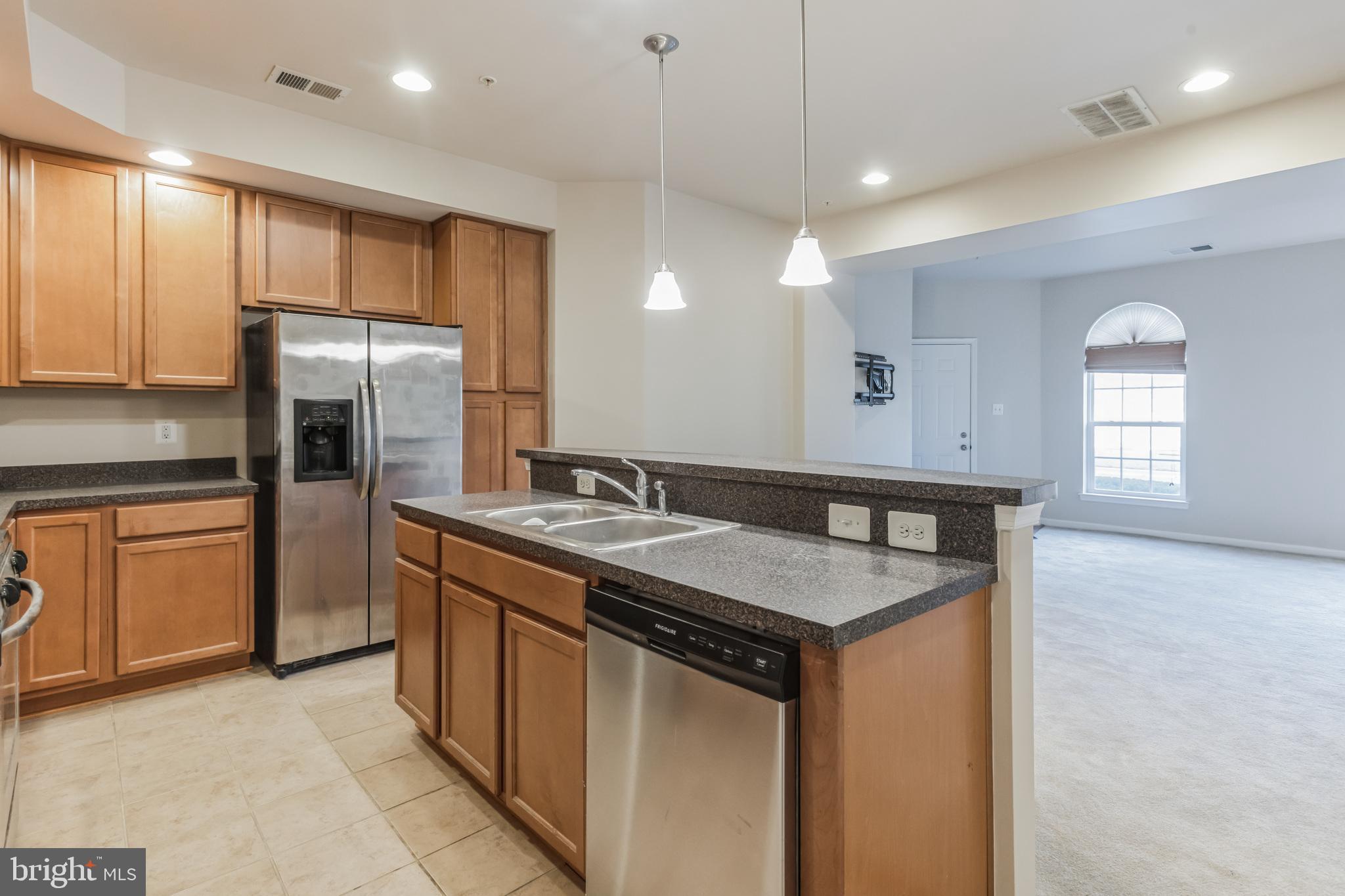 TOWN CENTER COMMONS - Residential Lease