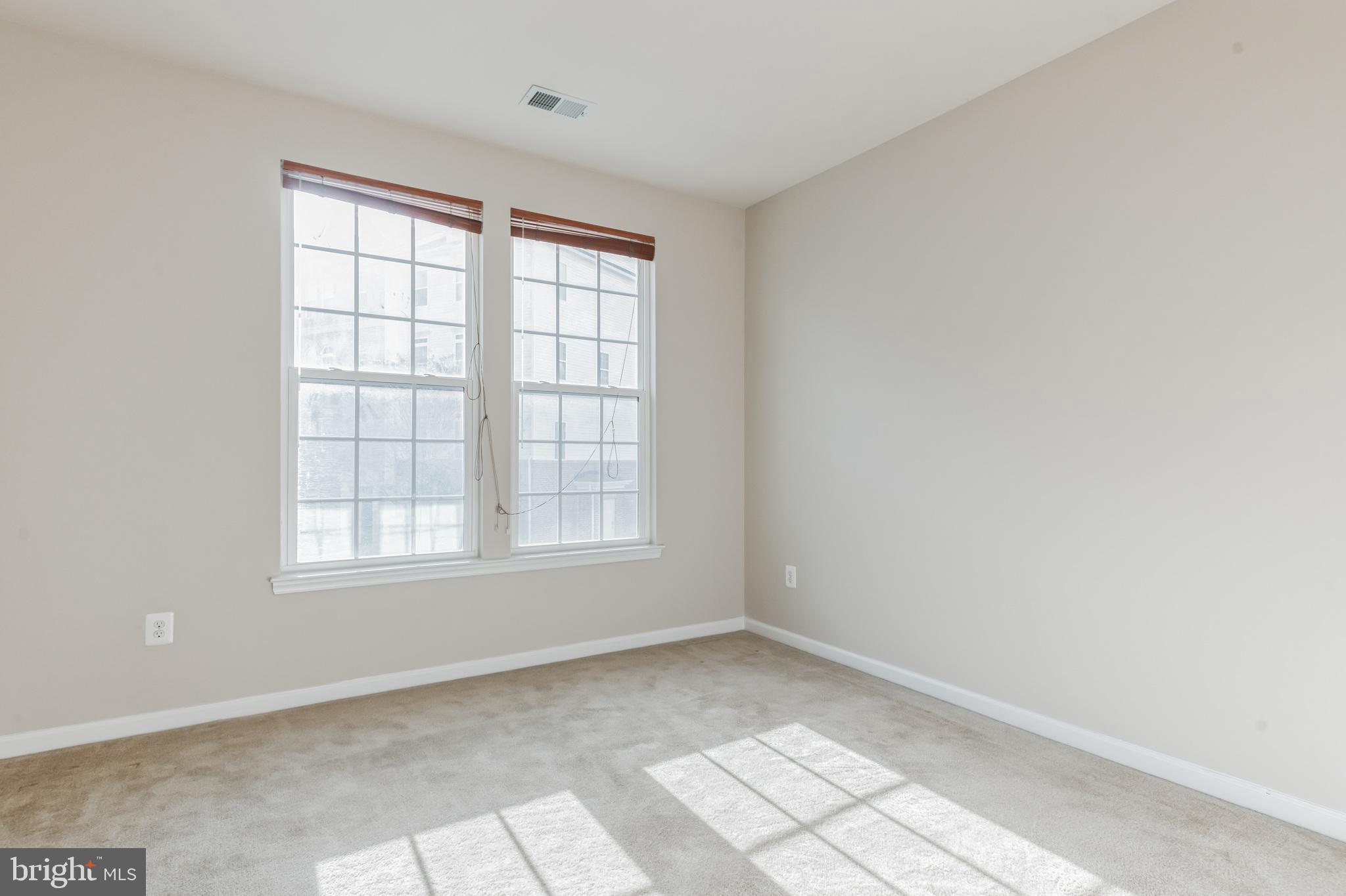 TOWN CENTER COMMONS - Residential Lease