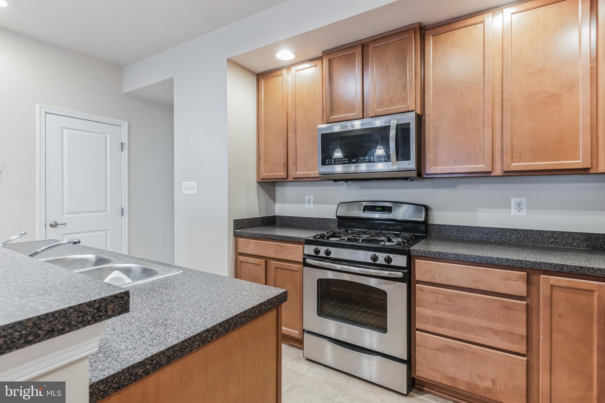 TOWN CENTER COMMONS - Residential Lease