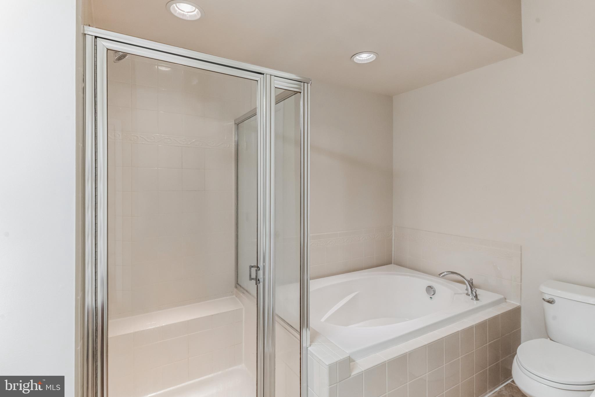 TOWN CENTER COMMONS - Residential Lease