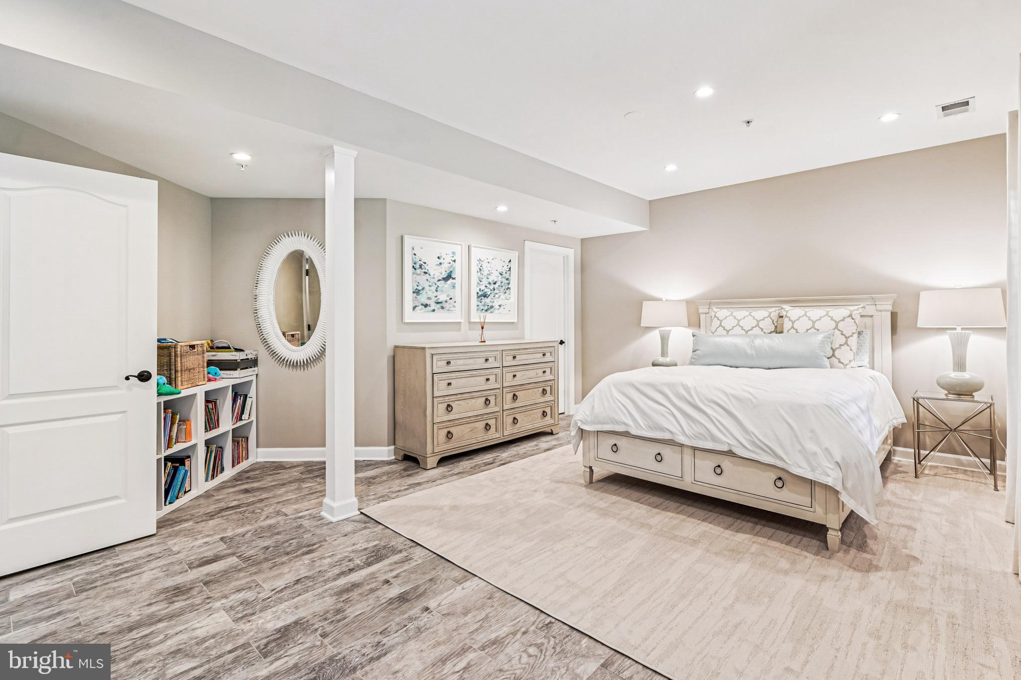 LONG ACRES - Residential