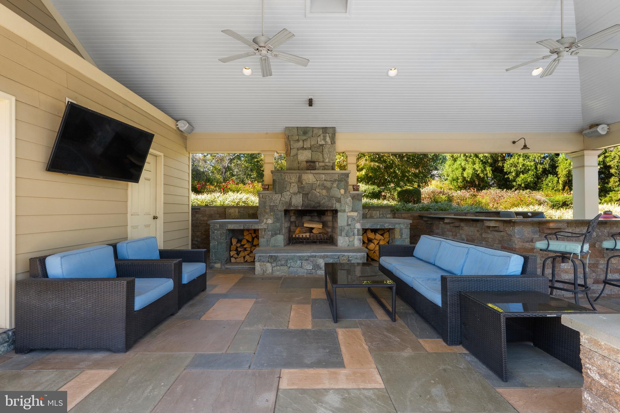 LONG ACRES - Residential