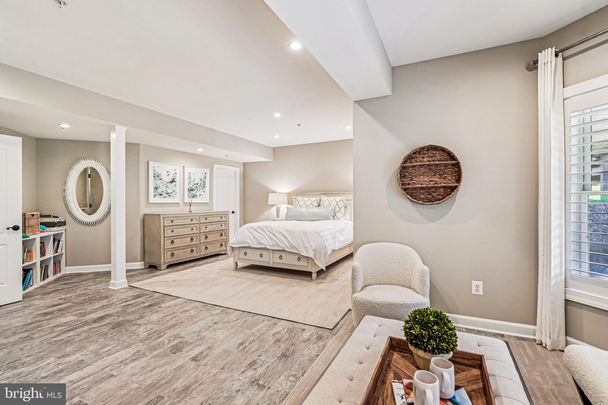 LONG ACRES - Residential