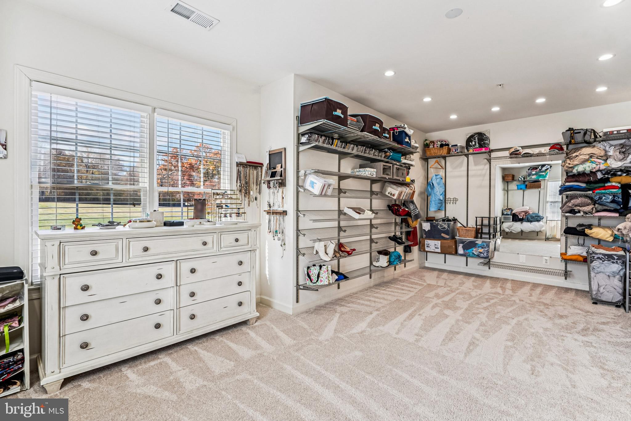 LONG ACRES - Residential