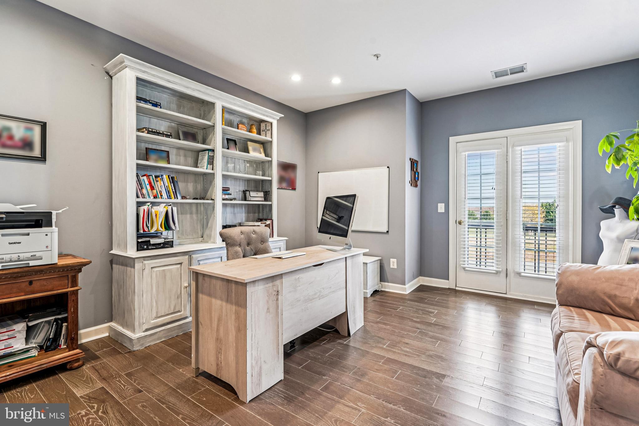 LONG ACRES - Residential