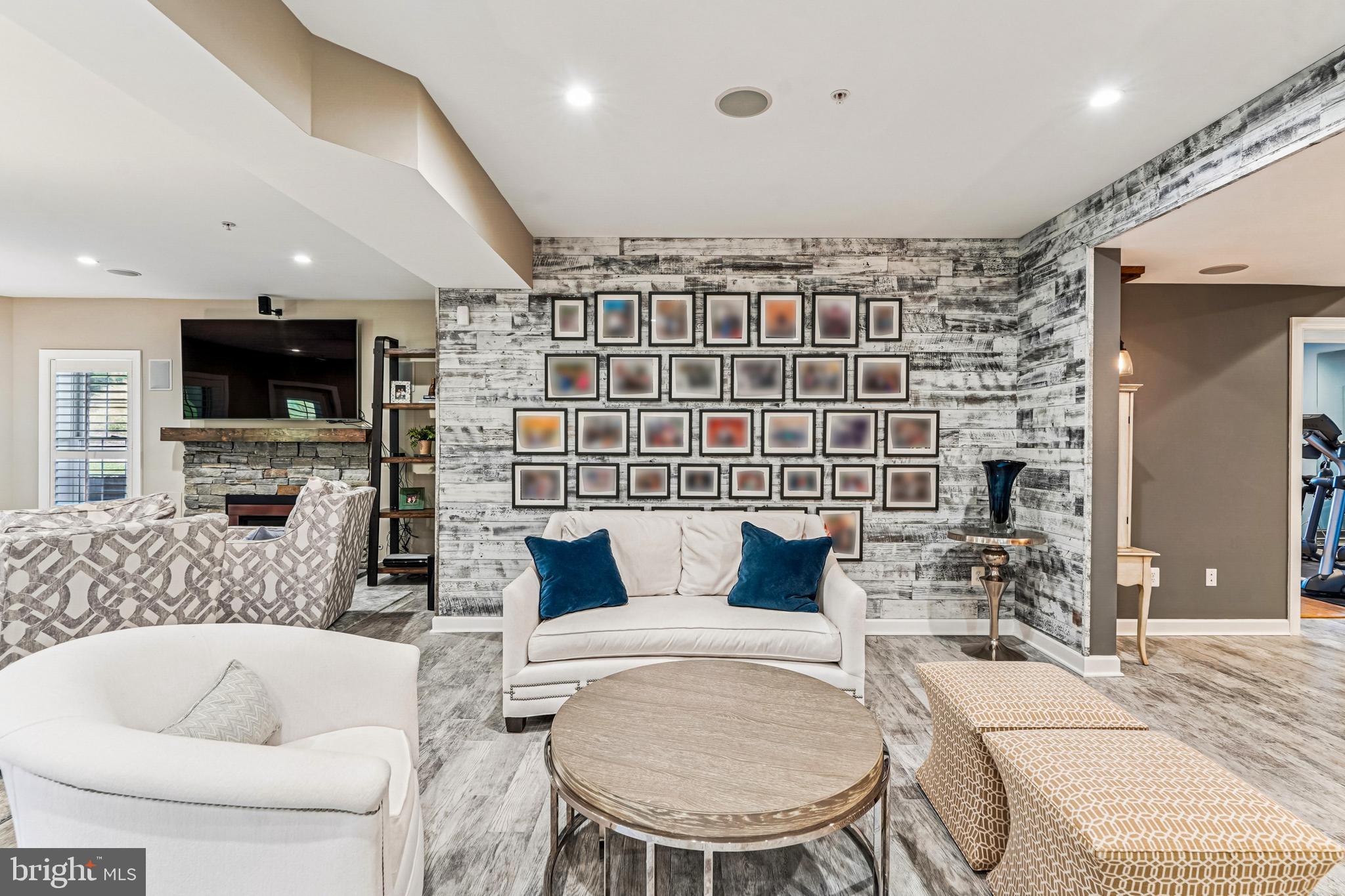 LONG ACRES - Residential