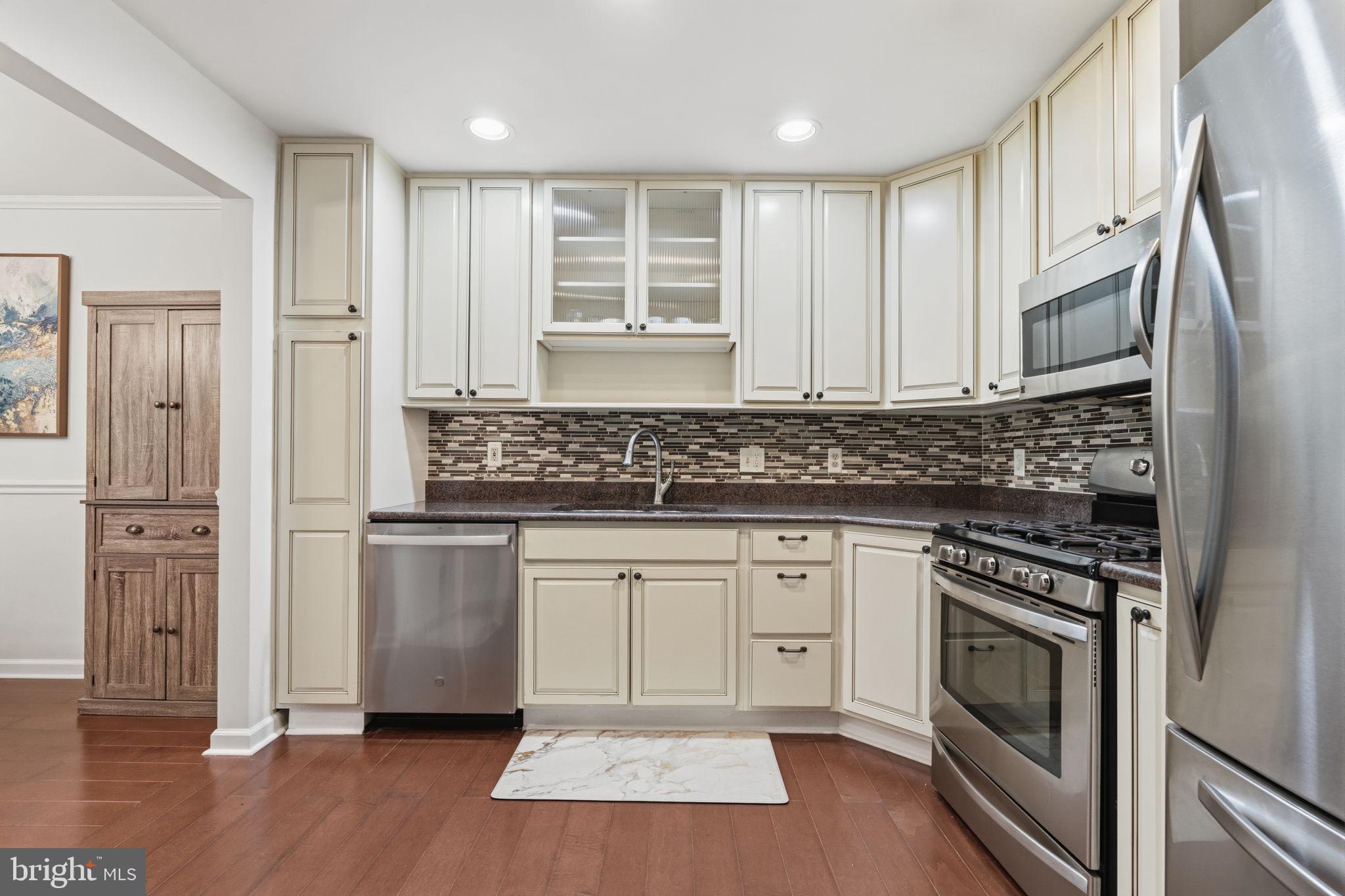 MAKEFIELD GLEN - Residential