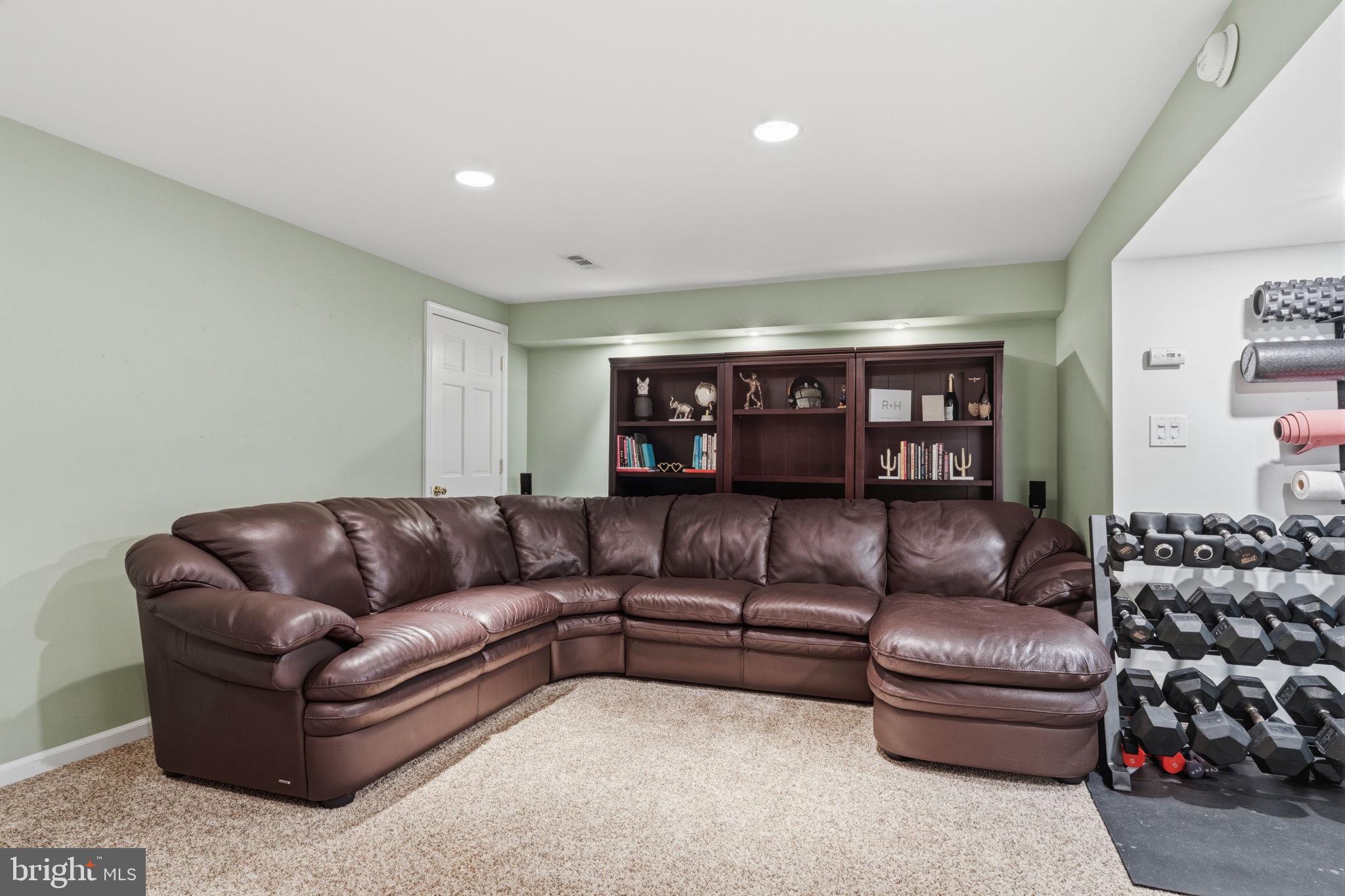 MAKEFIELD GLEN - Residential