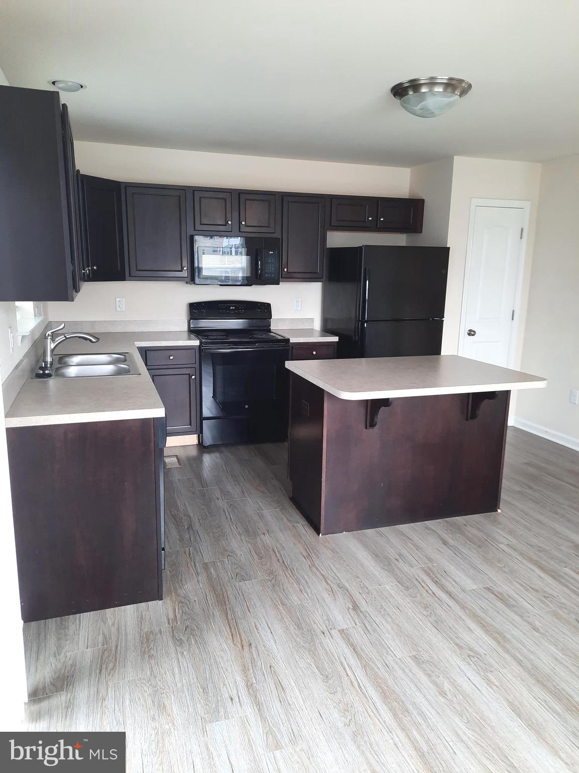 ADMIRALS QUAY - Residential Lease