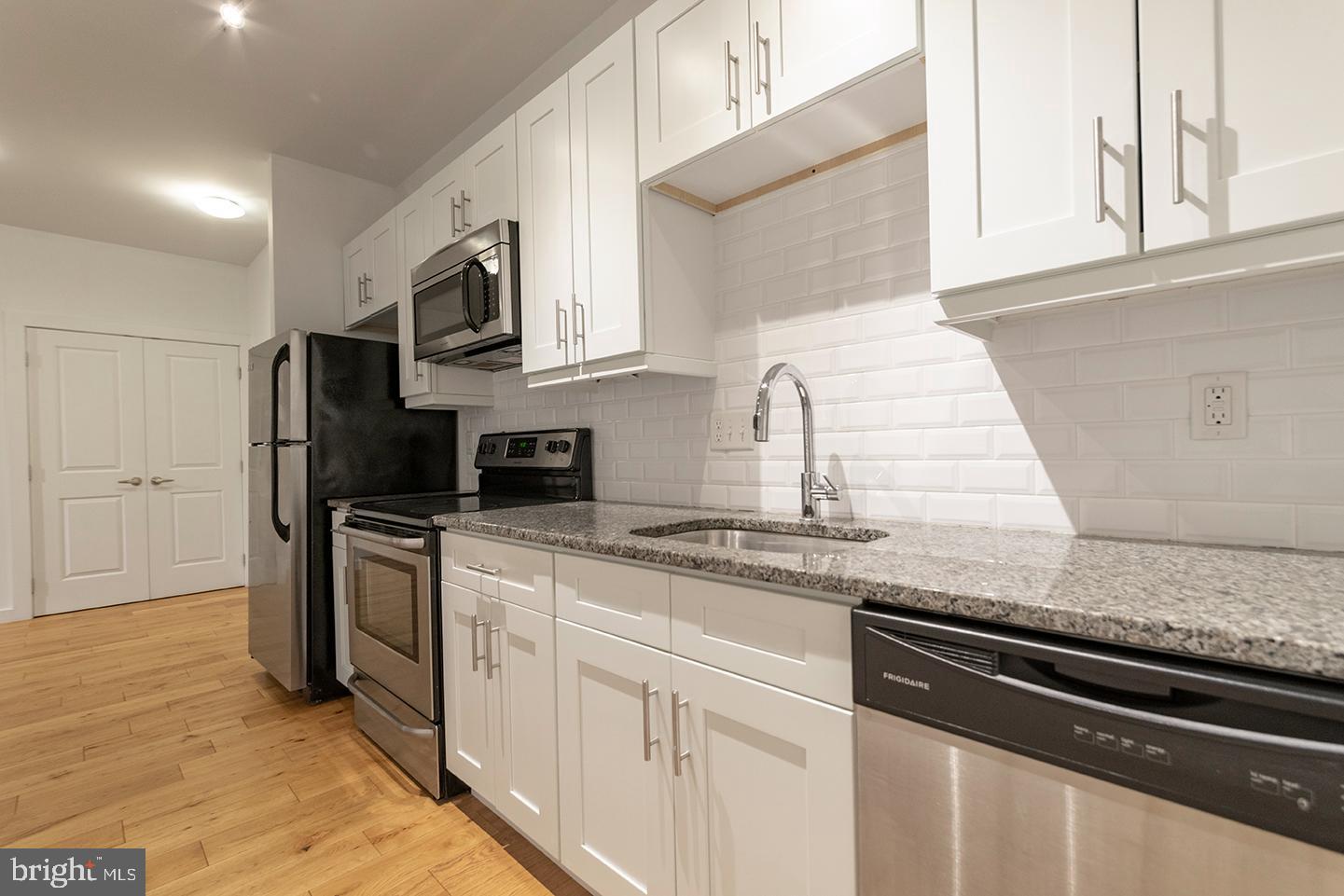*Price reflects net effective rent with a 1 month free special on a 13 month lease. Base rent is $2195.00*!

Large 1 bedroom unit at Shirt Corner in Old City! This unit includes  big windows, amazing closet space, stainless steel appliances, washer and dryer in unit and hardwood floors throughout! 

Experience a thriving community and arts scene in Old City, Philadelphia. The Shirt Corner offers spacious, modern apartments with the subway and bus lines a half a block away, getting to Center City is a breeze. The building also offers amenities such as a fitness center, shared roof deck, bike storage, secured entry, and elevator.

The Shirt Corner Apartments are located on the northeast corner of 3rd and Market streets in Old City Philadelphia. The “original” Shirt Corner, founded by Marvin Ginsberg in in 1960, was a retail store that sold men’s shirts.