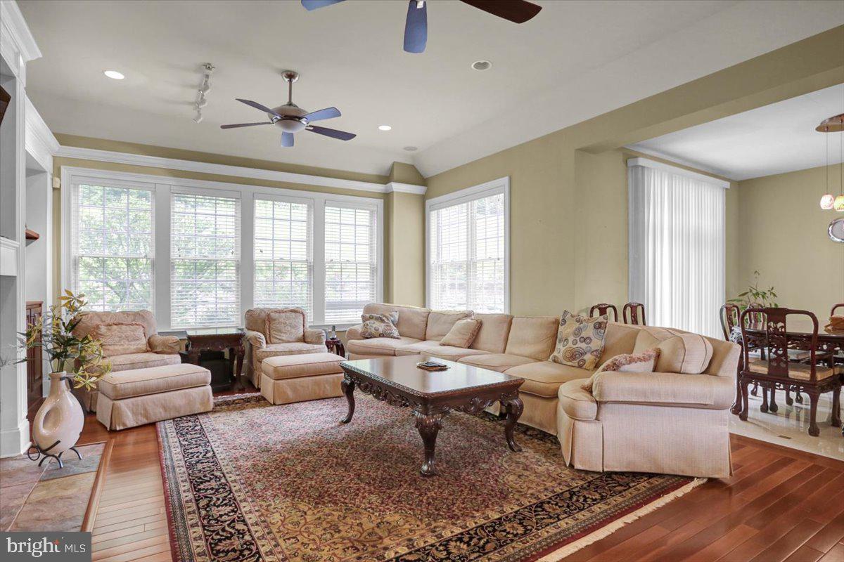INVERNESS AT SPRIN - Residential