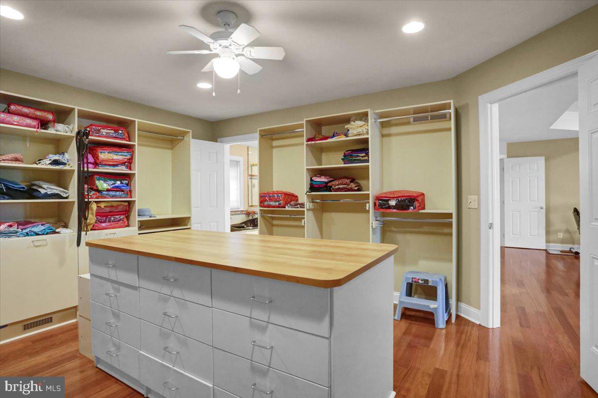 INVERNESS AT SPRIN - Residential