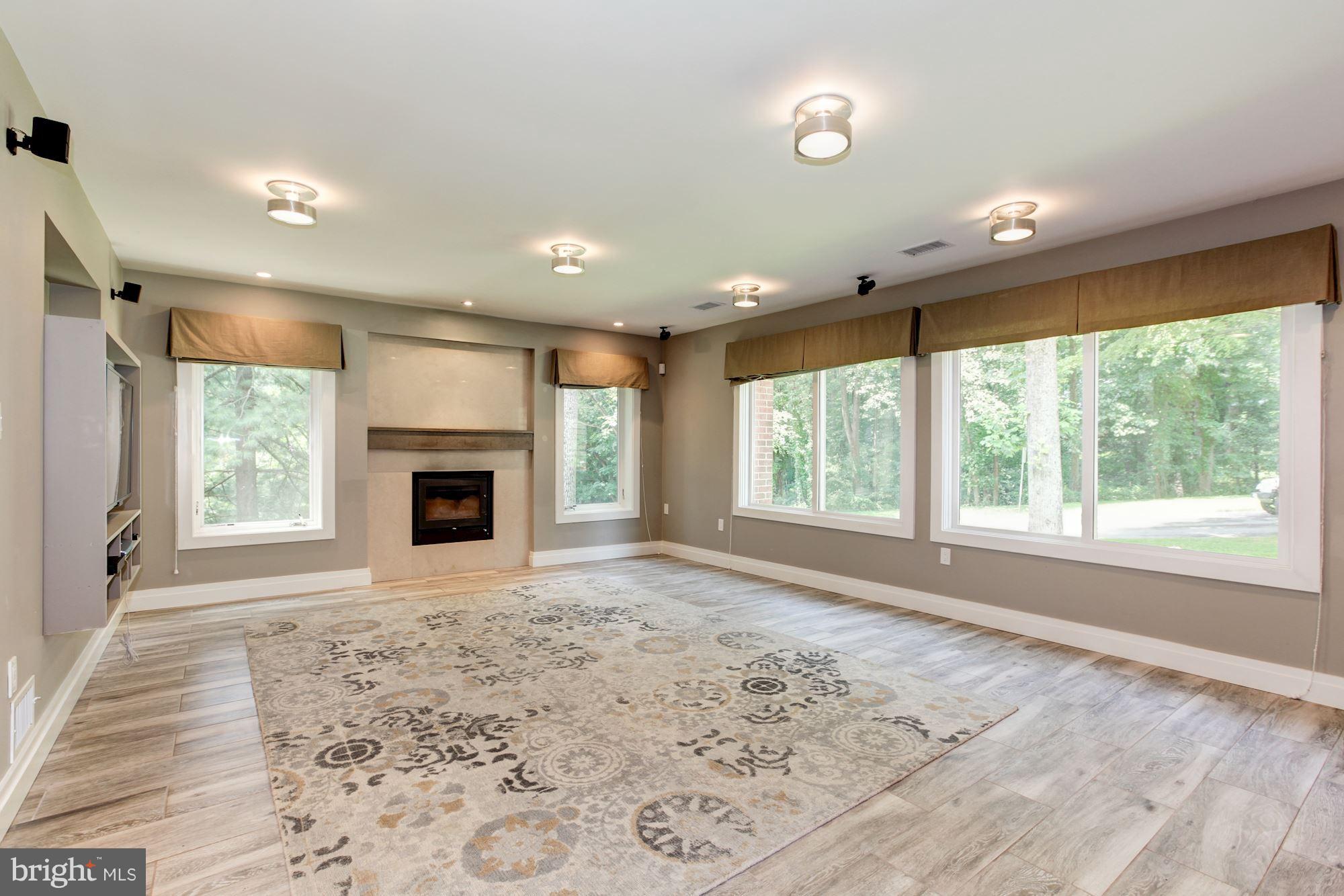 CONGRESSIONAL COUNTRY CLUB ESTATES - Residential