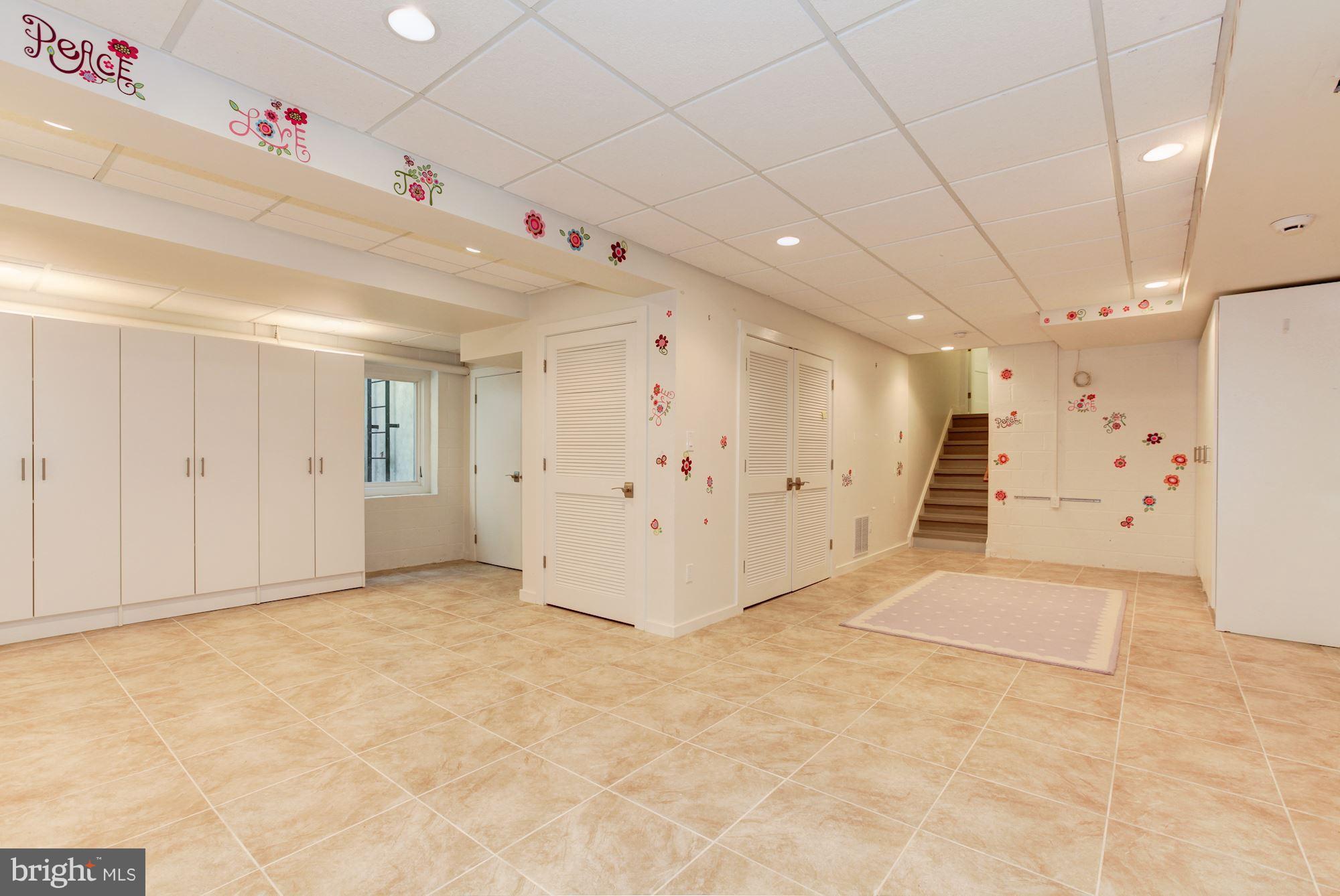 CONGRESSIONAL COUNTRY CLUB ESTATES - Residential