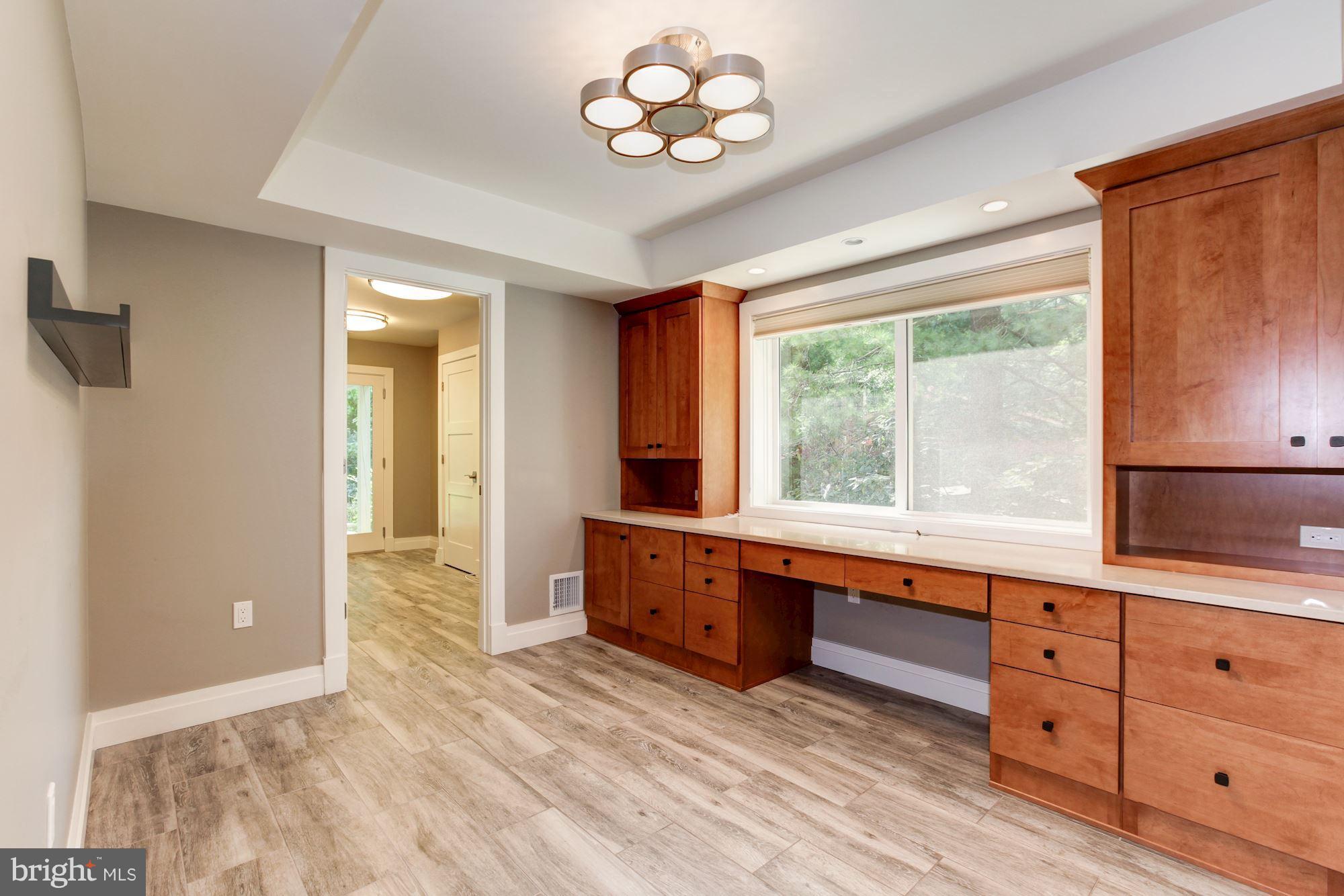 CONGRESSIONAL COUNTRY CLUB ESTATES - Residential