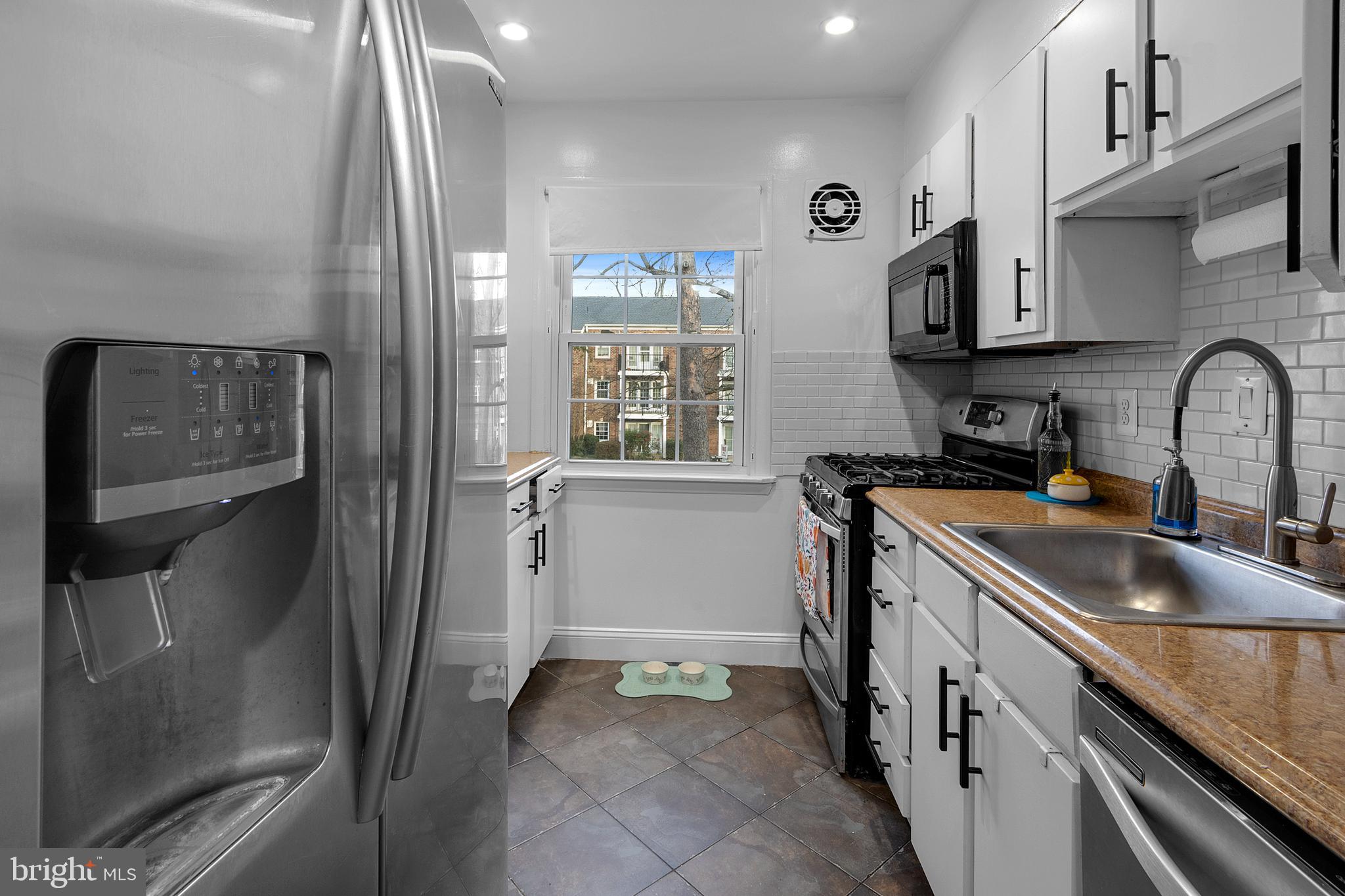 FOXCROFT COLONY CONDOS - Residential