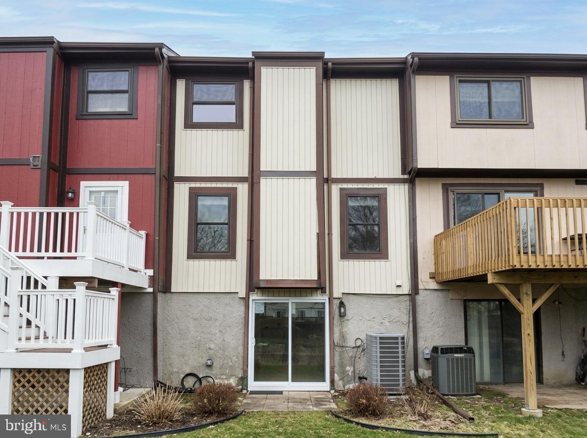 SEVEN COURTS - Residential