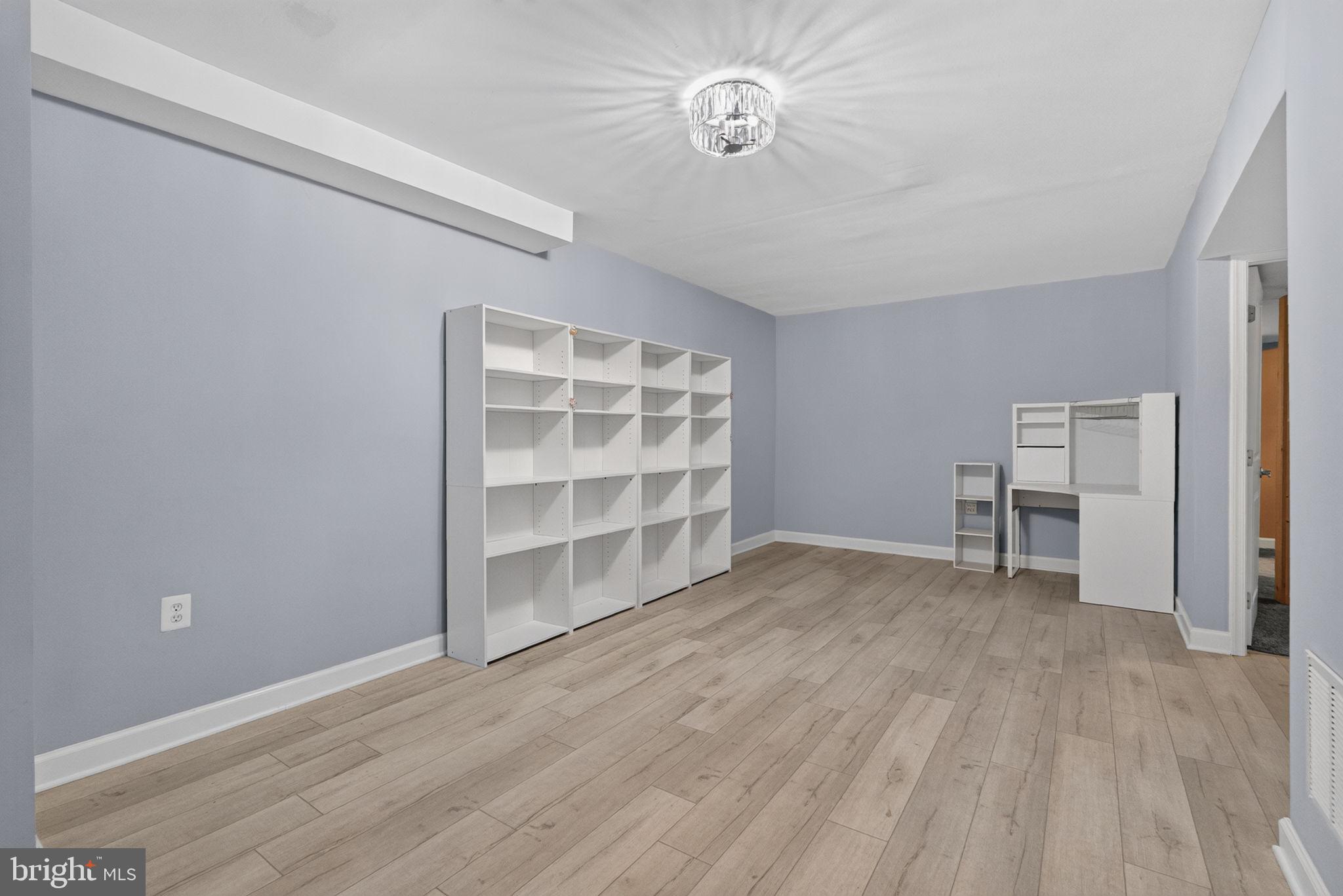 STAFFORD OAKS - Residential