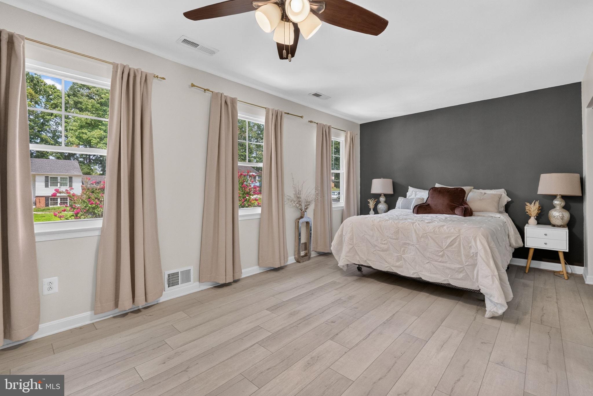 STAFFORD OAKS - Residential