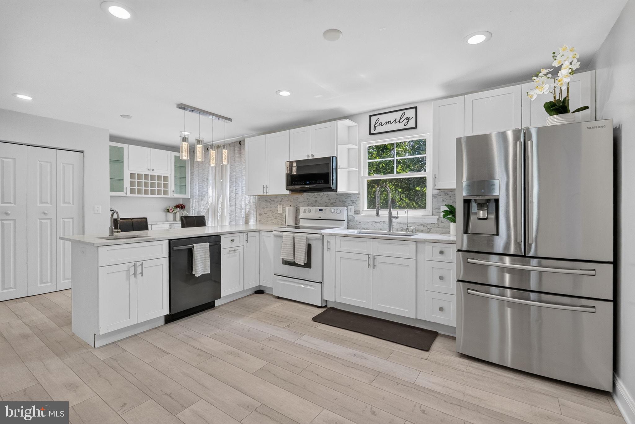 STAFFORD OAKS - Residential
