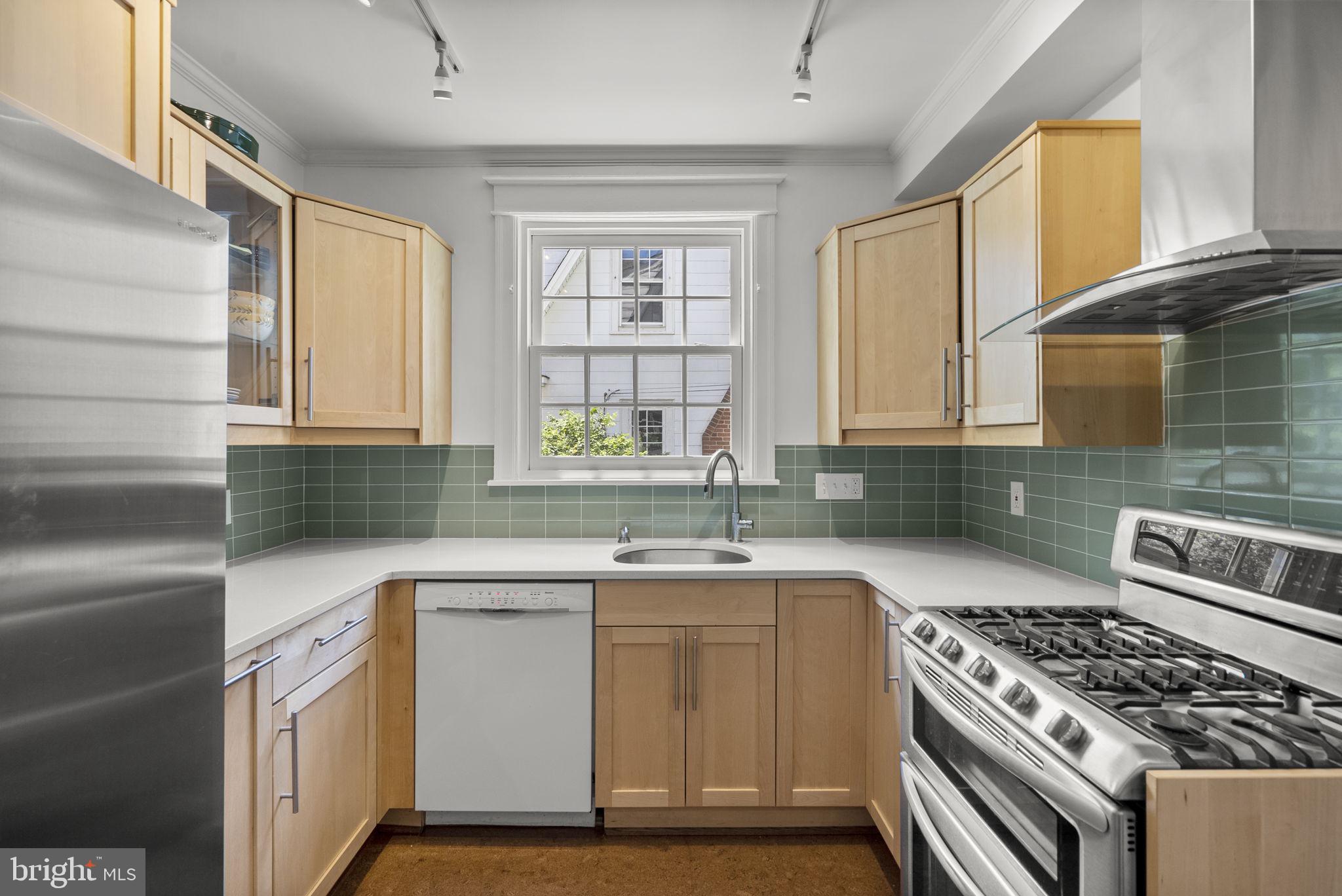 NORTH WOODSIDE - Residential