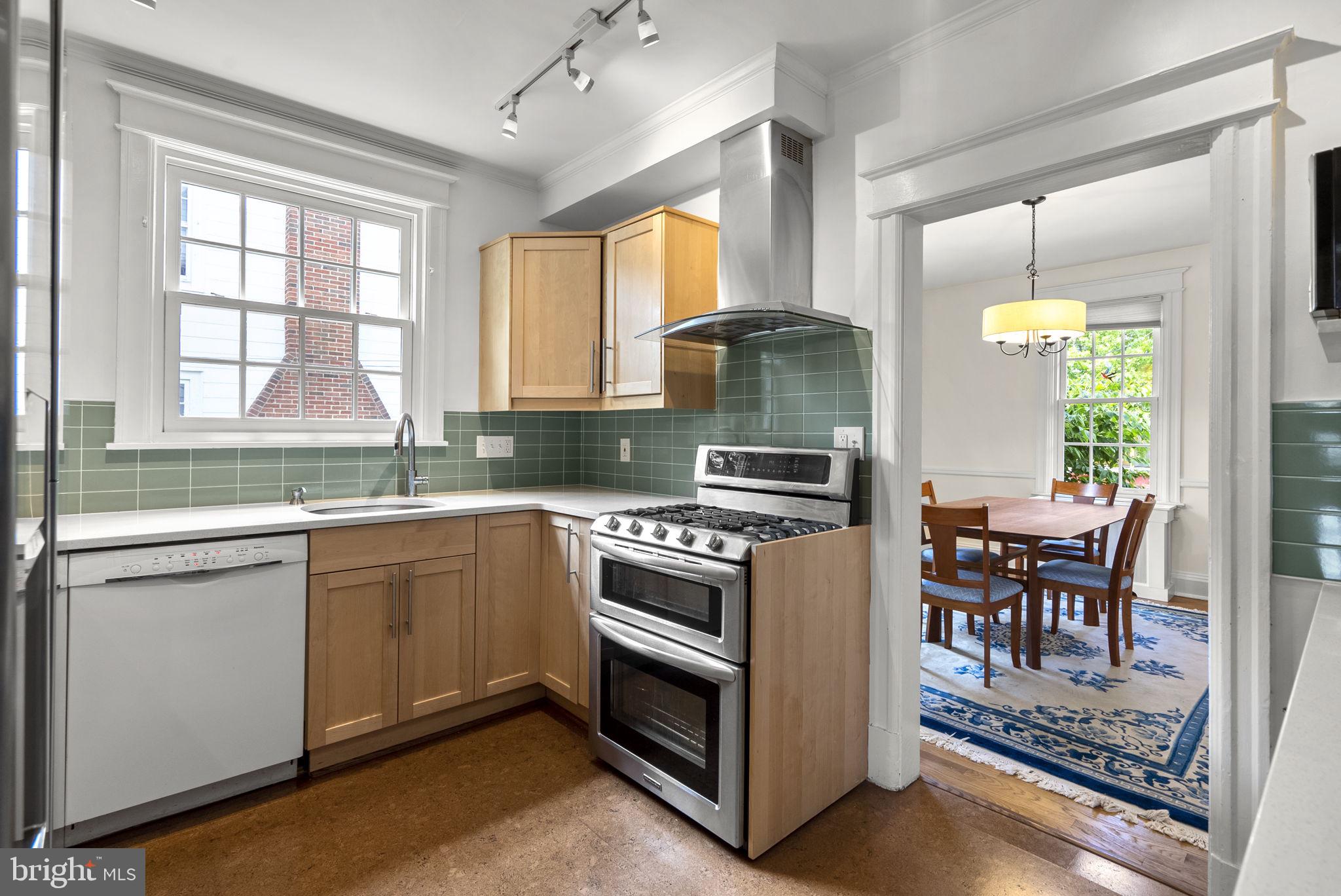 NORTH WOODSIDE - Residential
