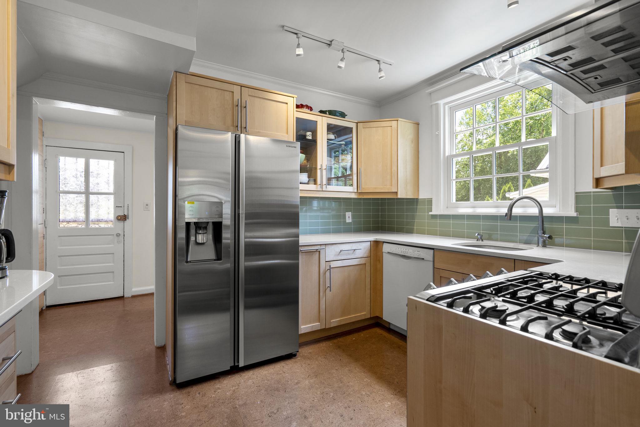 NORTH WOODSIDE - Residential