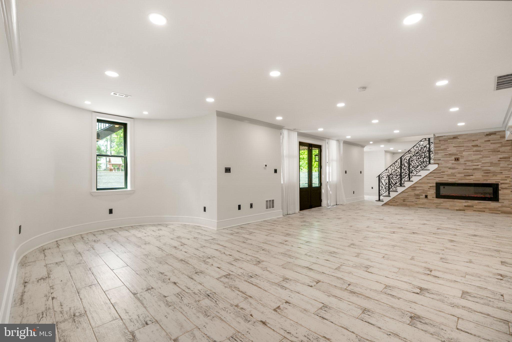 BUSTLETON - Residential