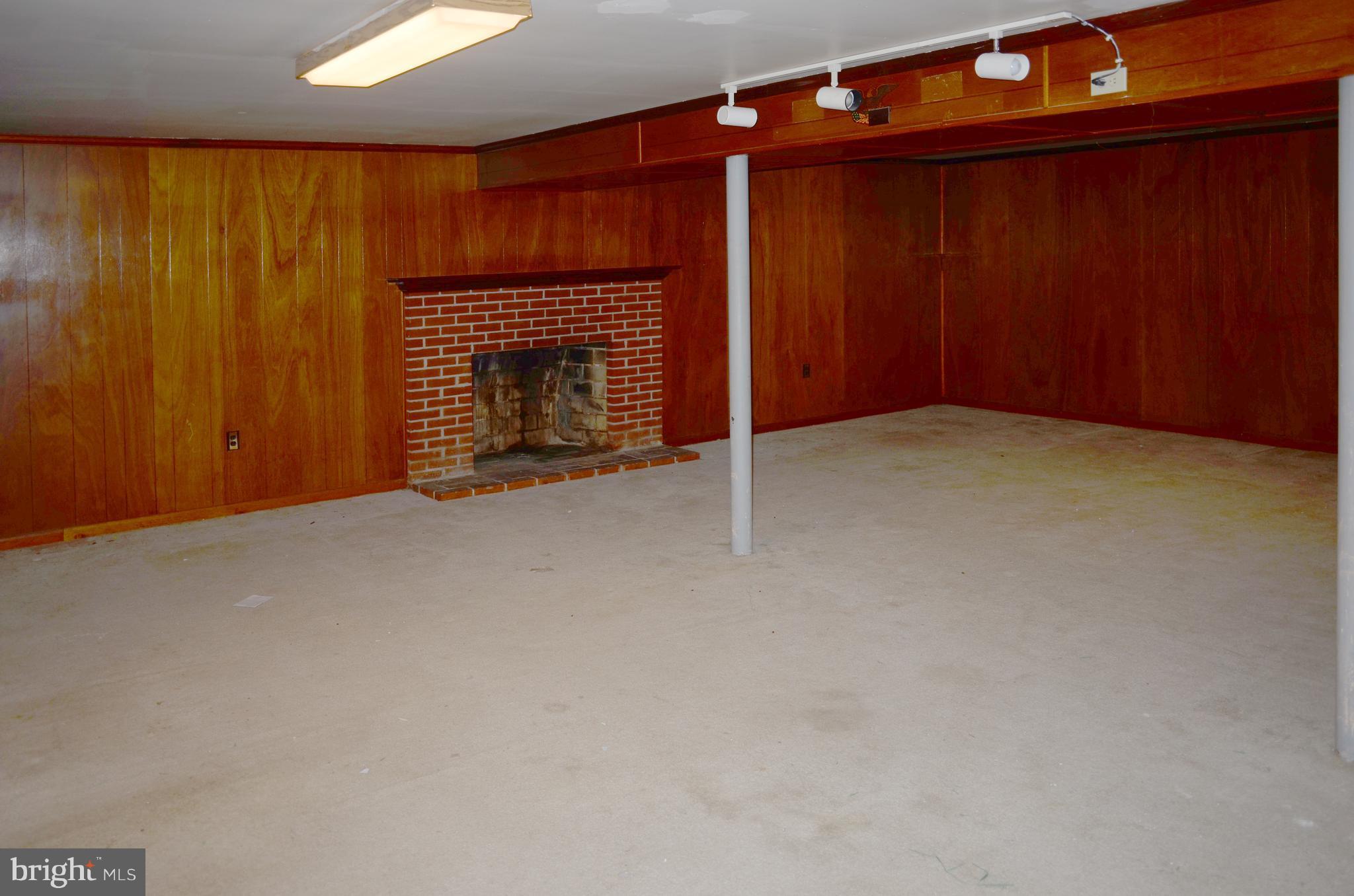 POTOMAC WOODS IND HEAD - Residential