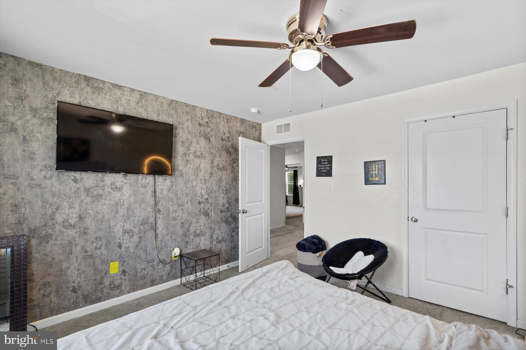 HUNTER'S CREST - Residential
