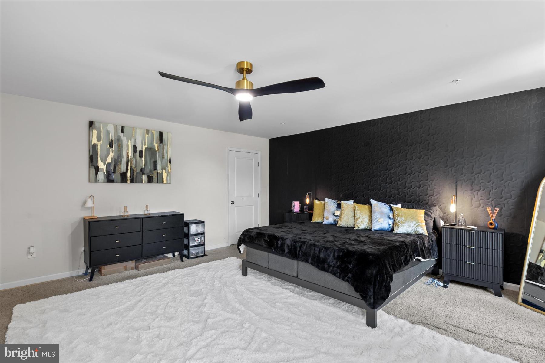 HUNTER'S CREST - Residential
