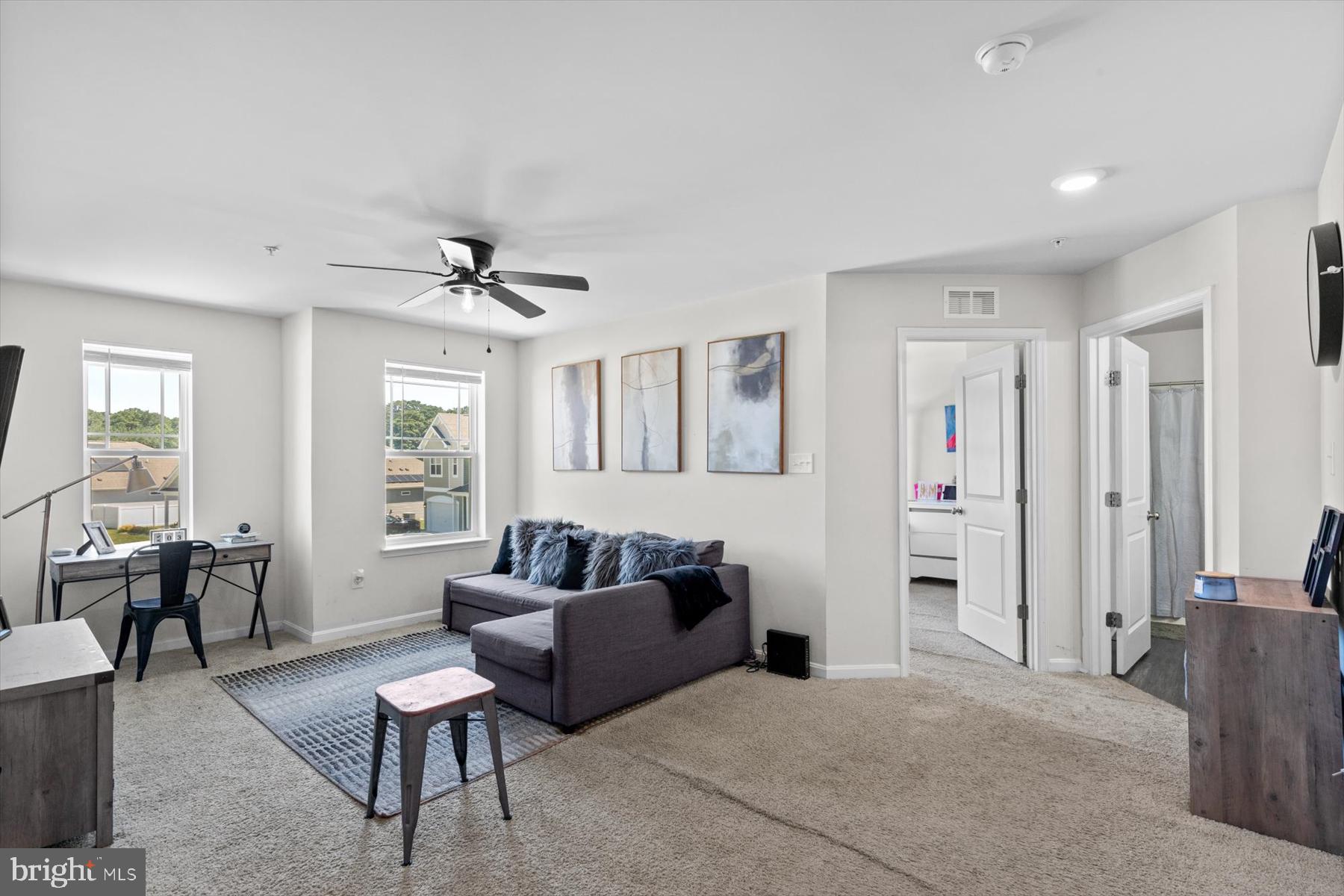 HUNTER'S CREST - Residential