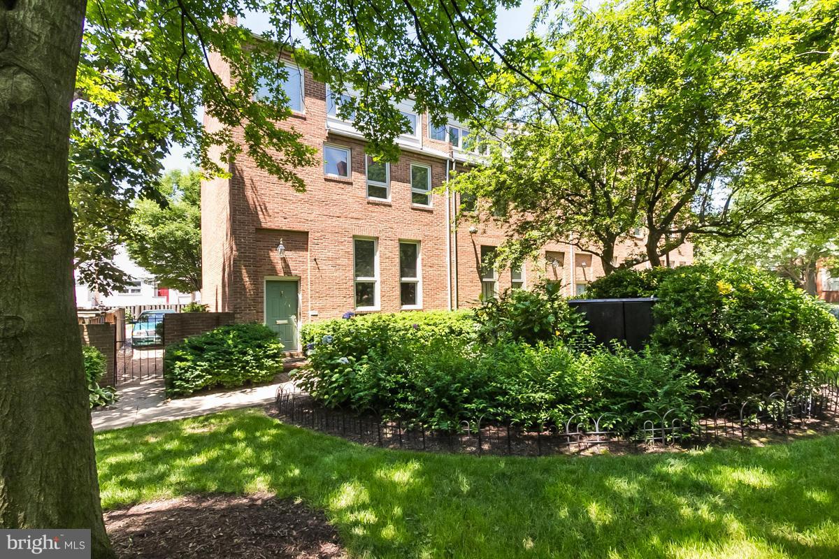 PRICE ADJUSTED! EOG TOWNHOME W/PARKING  FRONTING ONTO OTTERBEIN'S QUIET CONCERT PARK. TOP FLOOR FEAT LARGE FAMILY RM (OPTIONAL BR) W HUGE TERRACE & RETRACTABLE AWNING. LOVELY DECK/PATIO OFF KITCHEN & PKNG PAD! GAS FP.   NEW EUROPEAN OAK HDWDS, RENOV BATHROOMS & TASTEFUL, NEUTRAL DECOR.  HUGE BASEMENT W WALKOUT IS GREAT FOR WORKROOM & IS EASILY FINISHED. EAST-WEST EXPOSURES. STEPS FR DOWNTOWN/MARC.