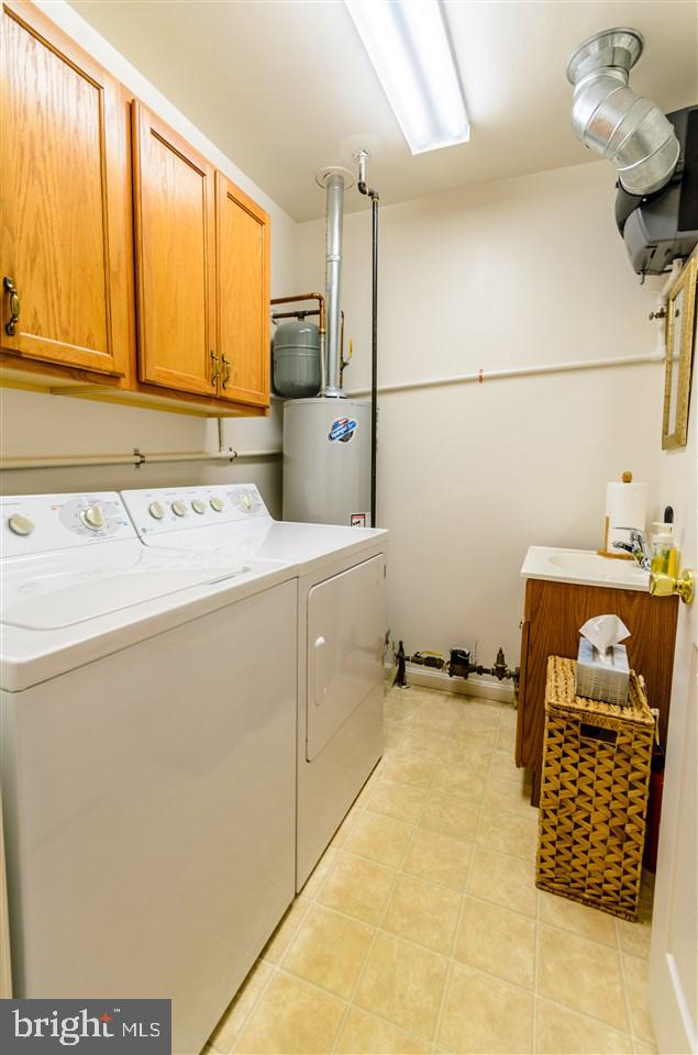 LONGSTOWN VILLAGE - Residential