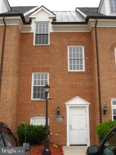 CENTENNIAL SQUARE - Residential Lease