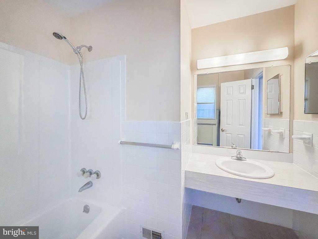 HILLWOOD TERR - Residential