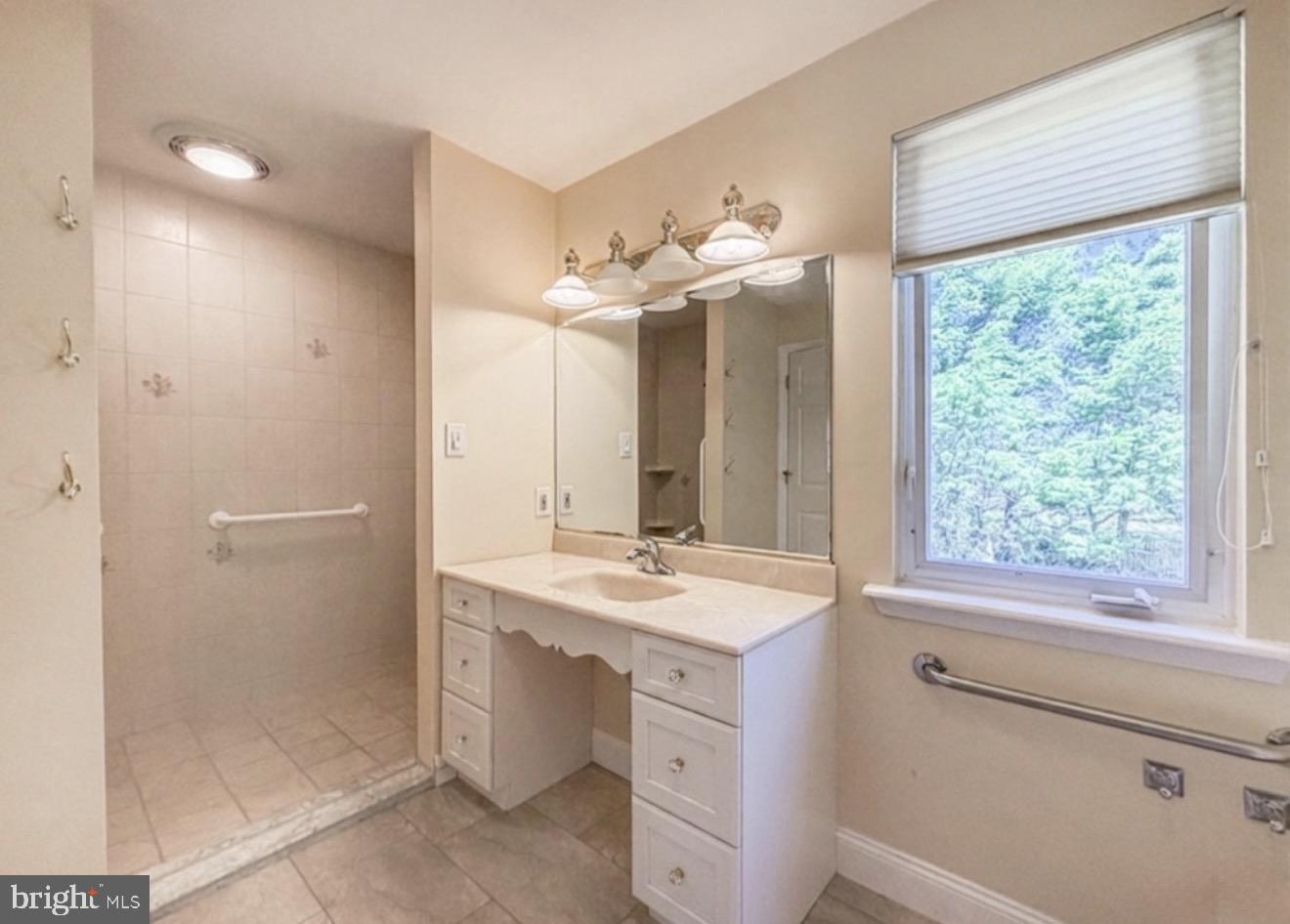 HILLWOOD TERR - Residential