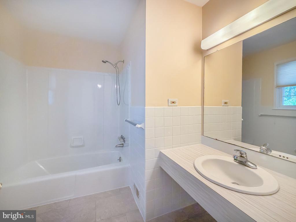 HILLWOOD TERR - Residential