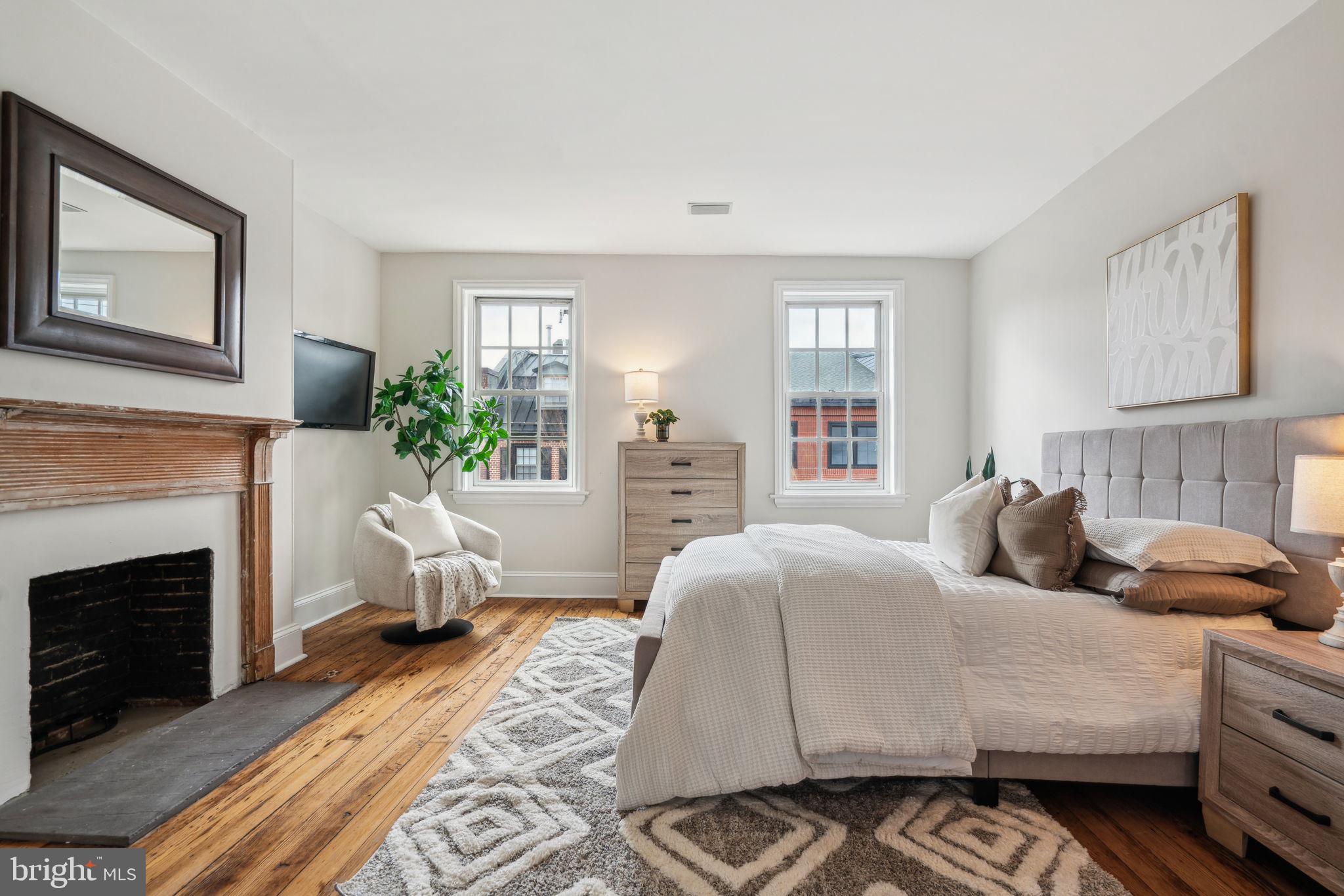 QUEEN VILLAGE - Residential