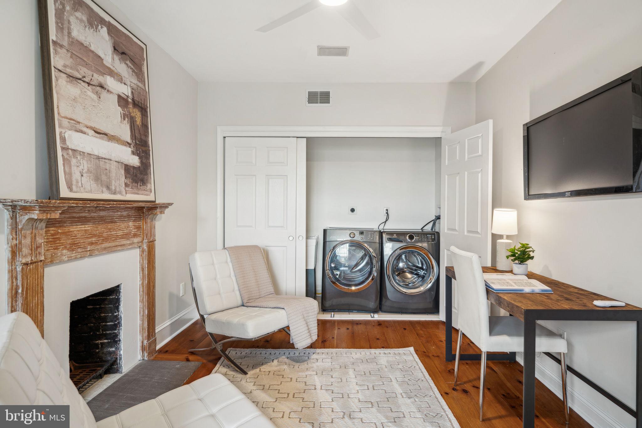 QUEEN VILLAGE - Residential