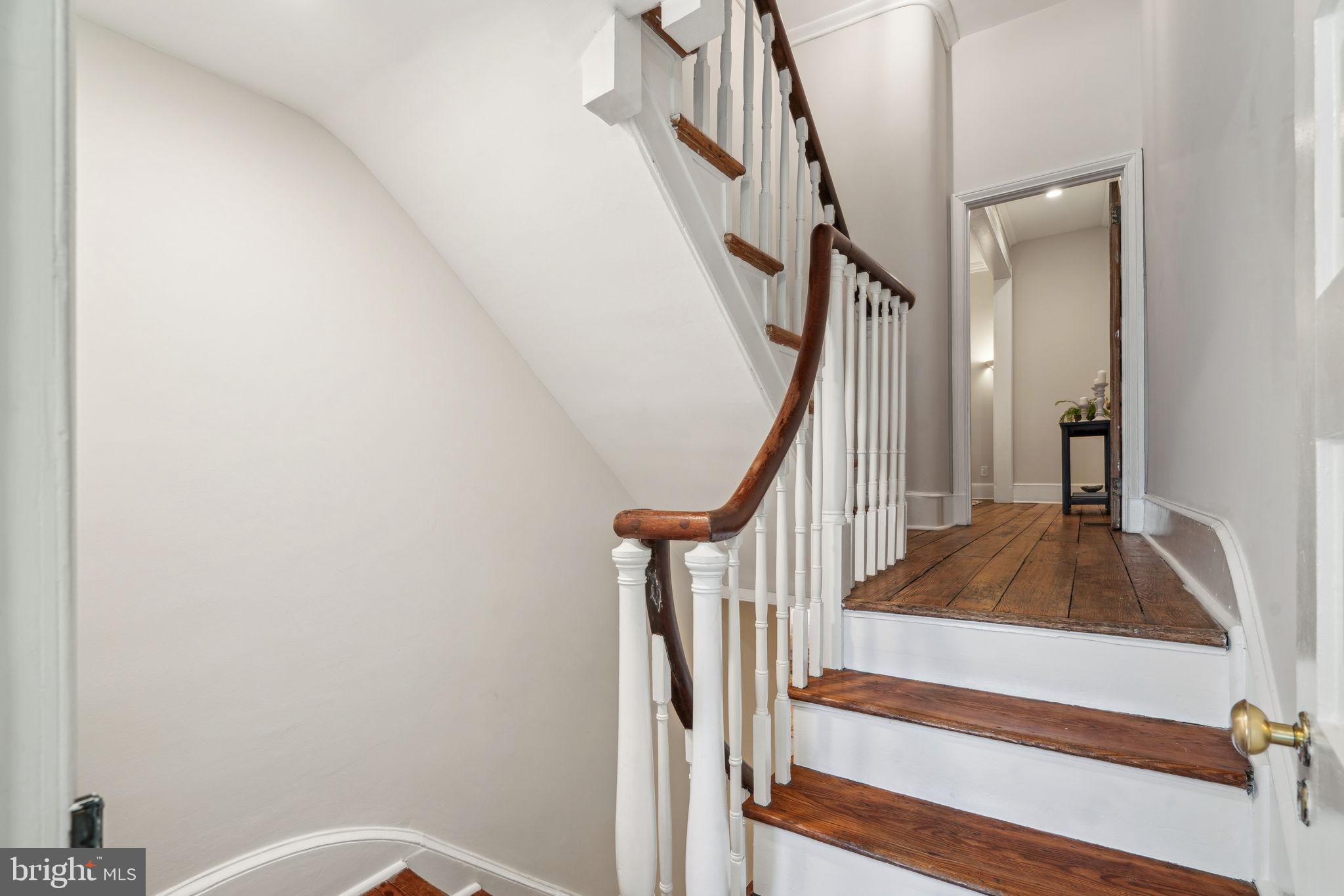QUEEN VILLAGE - Residential