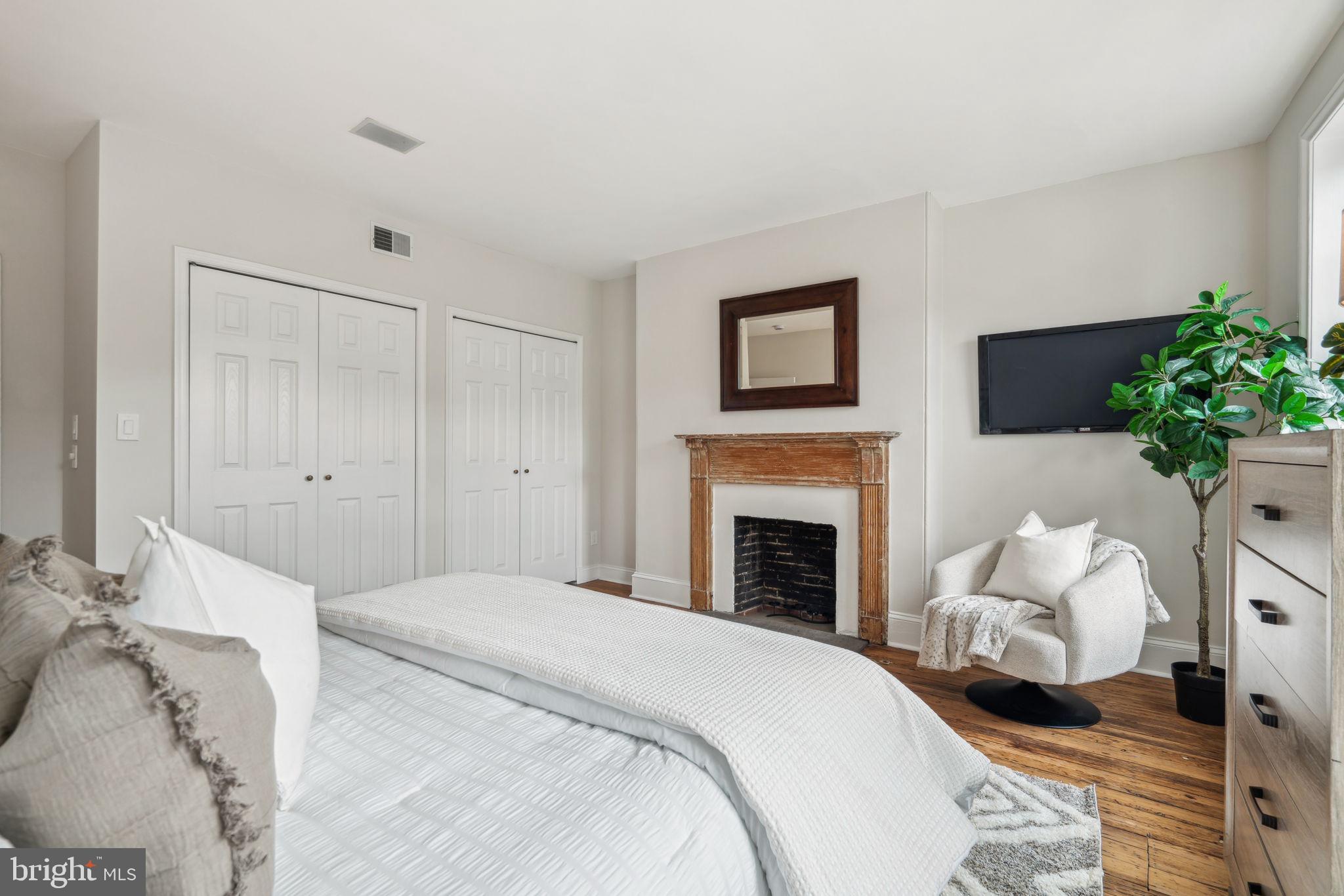 QUEEN VILLAGE - Residential