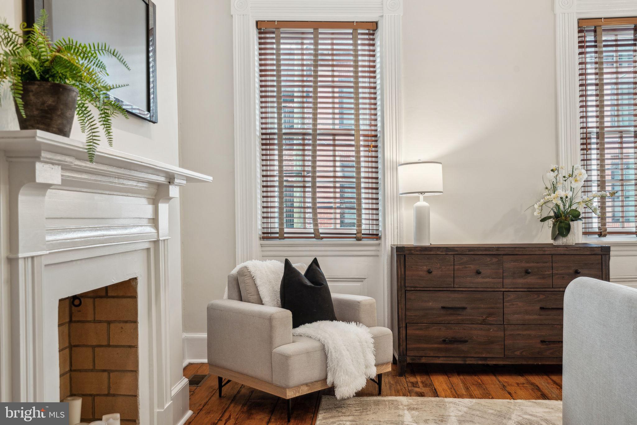 QUEEN VILLAGE - Residential