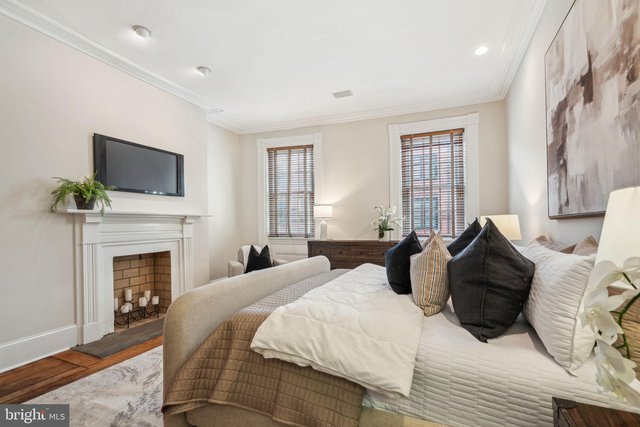 QUEEN VILLAGE - Residential