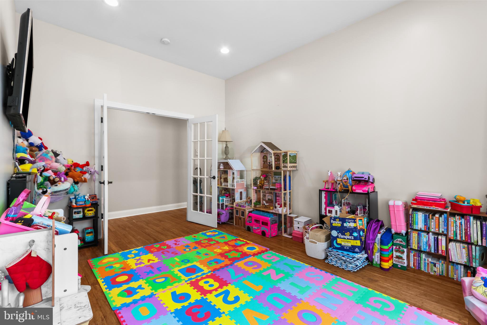 SAW CREEK ESTATES - Residential