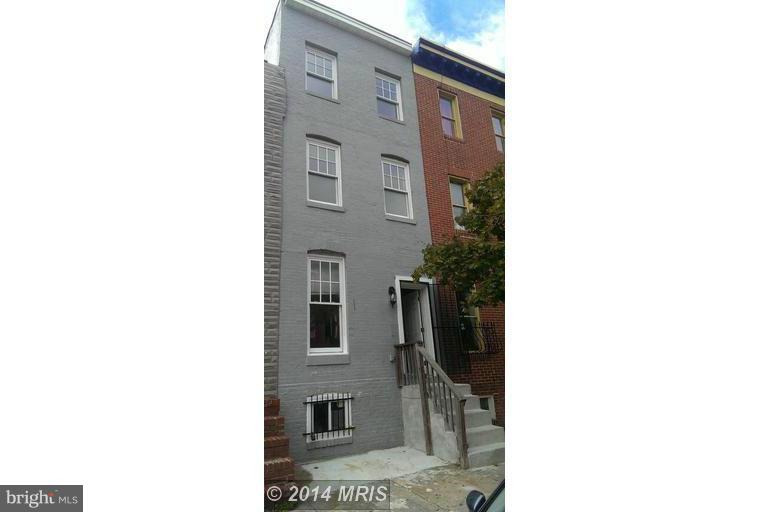 Excellent Opportunity to own for less than rent! Ideal for homebuyers or investors looking to add to the portfolio. 3 bedroom 2.5 bath with the Master suite on top level with tons of space. Hardwood throughout and granite kitchen counter make this one easy on the eyes.